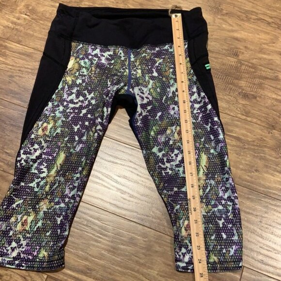 Lululemon speckled green and purple with black back capris - Picture 2 of 8